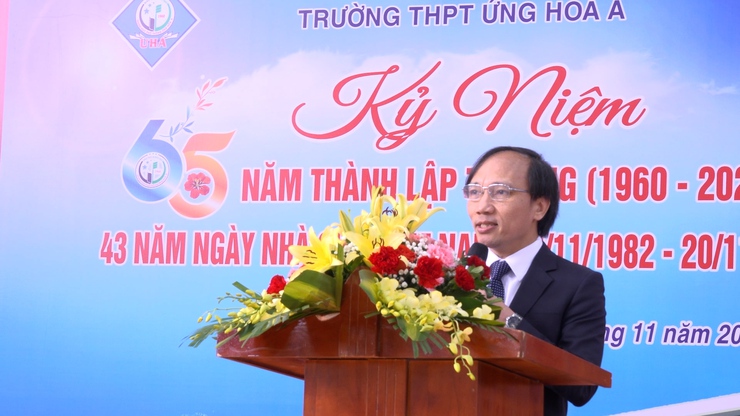 Các đồng chí lãnh đạo Đảng uỷ - HĐND – UBND – UBMTTQ xã dư lễ kỷ niệm Ngày Nhà giáo Việt Nam 20/11- Ảnh 10.