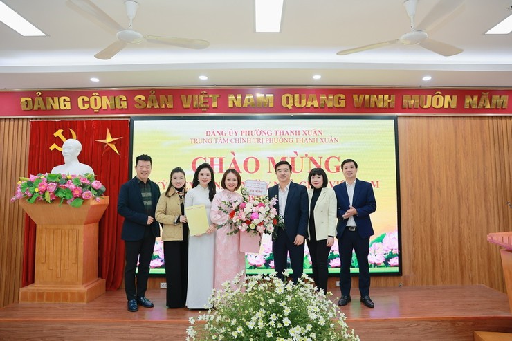 Gặp mặt truyền thống nhân dịp kỷ niệm 43 năm Ngày Nhà giáo Việt Nam (20/11/1982-20/11/2025)- Ảnh 2.