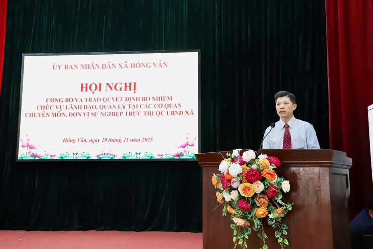 Xã Hồng Vân tổ chức hội nghị trao quyết định bổ nhiệm chức vụ lãnh đạo, quản lý tại các cơ quan chuyên môn, đơn vị sự nghiệp trực thuộc UBND xã- Ảnh 2.