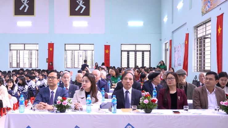 Các đồng chí lãnh đạo Đảng uỷ - HĐND – UBND – UBMTTQ xã dư lễ kỷ niệm Ngày Nhà giáo Việt Nam 20/11- Ảnh 1.