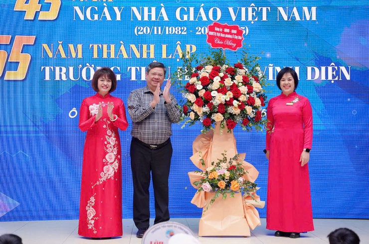 Phường Ô Chợ Dừa : Lãnh đạo Phường thăm, chúc mừng các trường nhân Kỷ niệm ngày Nhà giáo Việt Nam 20/11- Ảnh 2.