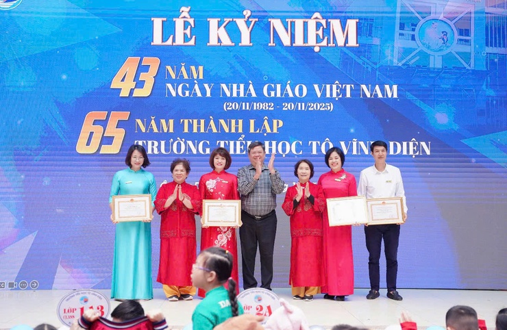 Phường Ô Chợ Dừa : Lãnh đạo Phường thăm, chúc mừng các trường nhân Kỷ niệm ngày Nhà giáo Việt Nam 20/11- Ảnh 1.