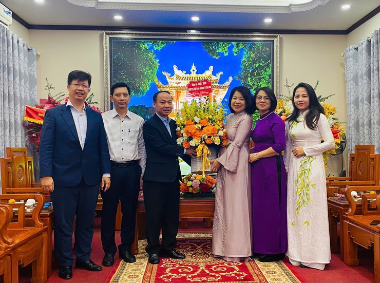 Phường Ô Chợ Dừa : Lãnh đạo Phường thăm, chúc mừng các trường nhân Kỷ niệm ngày Nhà giáo Việt Nam 20/11- Ảnh 13.