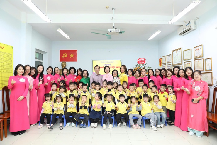 Phường Ô Chợ Dừa : Lãnh đạo Phường thăm, chúc mừng các trường nhân Kỷ niệm ngày Nhà giáo Việt Nam 20/11- Ảnh 20.