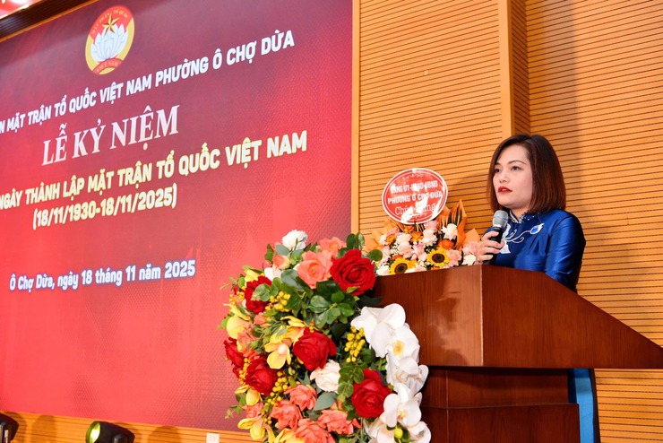 Đêm diễn văn nghệ chào mừng 95 năm Ngày thành lập Mặt trận Tổ quốc Việt Nam và trao quà hỗ trợ các hộ cận nghèo, khó khăn- Ảnh 2.