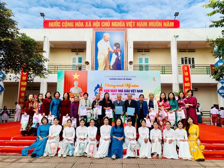 Lãnh đạo xã Đoài Phương dự lễ kỷ niệm 20/11 tại các trường Tiều học, THCS trên địa bàn- Ảnh 10.