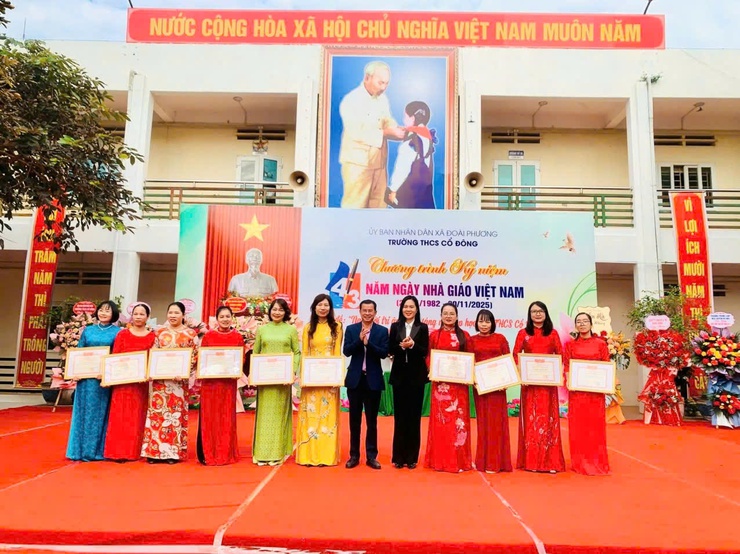 Lãnh đạo xã Đoài Phương dự lễ kỷ niệm 20/11 tại các trường Tiều học, THCS trên địa bàn- Ảnh 4.