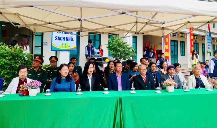 Lãnh đạo xã Đoài Phương dự lễ kỷ niệm 20/11 tại các trường Tiều học, THCS trên địa bàn- Ảnh 9.