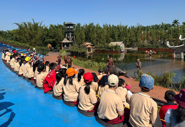 Trường Tiểu học Bùi Quốc Khái tổ chức hoạt động trải nghiệm -  tham quan Bảo tàng Hà Nội và Tuần Châu Dreamland- Ảnh 4.