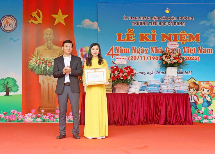 Lãnh đạo xã Đoài Phương dự lễ kỷ niệm 20/11 tại các trường Tiều học, THCS trên địa bàn- Ảnh 11.