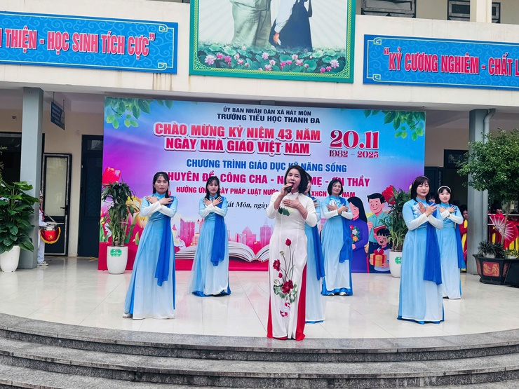 Trường Tiểu học Thanh Đa tổ chức Lễ kỷ niệm 43 năm Ngày Nhà giáo Việt Nam- Ảnh 2.