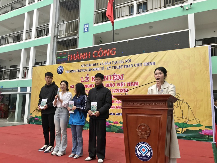 Trường Trung cấp Kinh tế- Kỹ thuật Phan Chu Trinh kỷ niệm ngày nhà giáo Việt Nam 20-11- Ảnh 17.