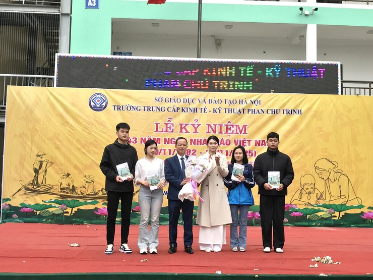 Trường Trung cấp Kinh tế- Kỹ thuật Phan Chu Trinh kỷ niệm ngày nhà giáo Việt Nam 20-11- Ảnh 7.