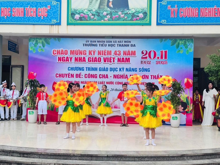 Trường Tiểu học Thanh Đa tổ chức Lễ kỷ niệm 43 năm Ngày Nhà giáo Việt Nam- Ảnh 3.