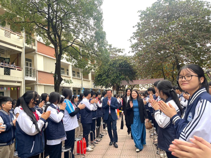 Lãnh đạo xã Đoài Phương dự lễ kỷ niệm 20/11 tại các trường Tiều học, THCS trên địa bàn- Ảnh 8.