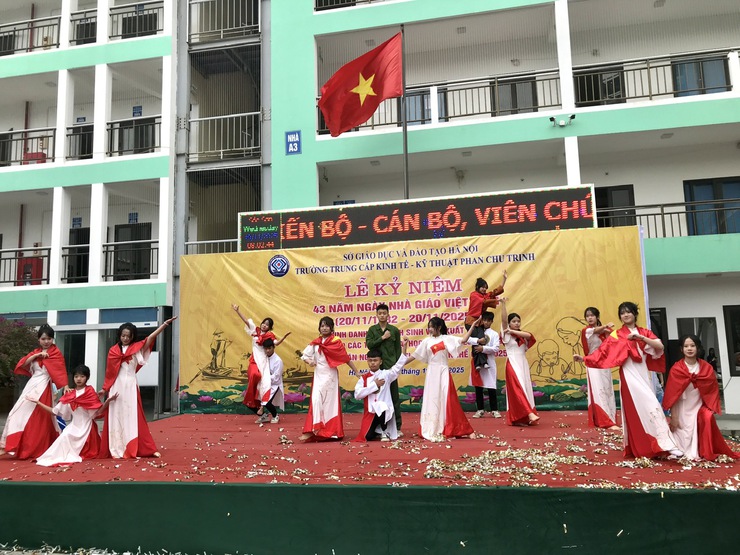 Trường Trung cấp Kinh tế- Kỹ thuật Phan Chu Trinh kỷ niệm ngày nhà giáo Việt Nam 20-11- Ảnh 13.