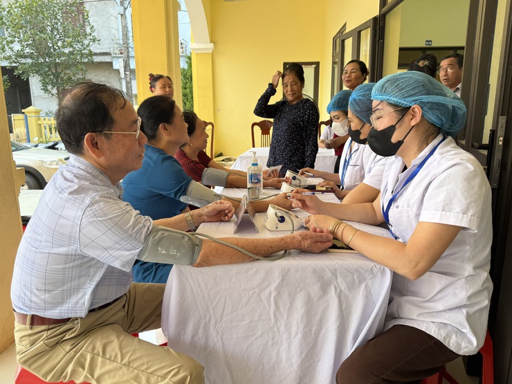 Hà Nội: Quan tâm chăm sóc sức khỏe người cao tuổi trong bối cảnh già hóa dân số- Ảnh 1.