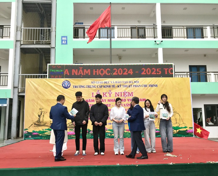 Trường Trung cấp Kinh tế- Kỹ thuật Phan Chu Trinh kỷ niệm ngày nhà giáo Việt Nam 20-11- Ảnh 9.