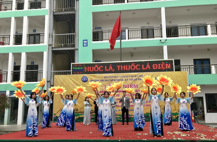 Trường Trung cấp Kinh tế- Kỹ thuật Phan Chu Trinh kỷ niệm ngày nhà giáo Việt Nam 20-11- Ảnh 14.