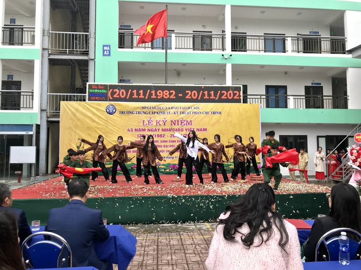 Trường Trung cấp Kinh tế- Kỹ thuật Phan Chu Trinh kỷ niệm ngày nhà giáo Việt Nam 20-11- Ảnh 10.