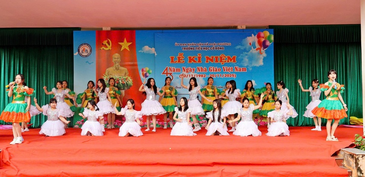 Lãnh đạo xã Đoài Phương dự lễ kỷ niệm 20/11 tại các trường Tiều học, THCS trên địa bàn- Ảnh 19.