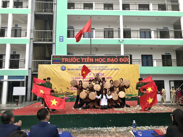 Trường Trung cấp Kinh tế- Kỹ thuật Phan Chu Trinh kỷ niệm ngày nhà giáo Việt Nam 20-11- Ảnh 18.