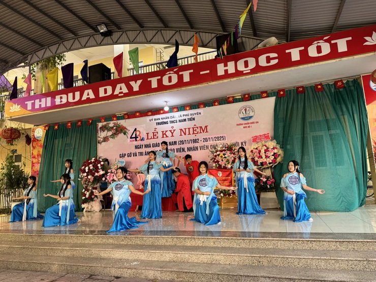 XÃ PHÚ XUYÊN TỔ CHỨC KỶ NIỆM 43 NĂM NGÀY NHÀ GIÁO VIỆT NAM 20/11 TẠI CÁC CƠ SỞ GIÁO DỤC- Ảnh 12.