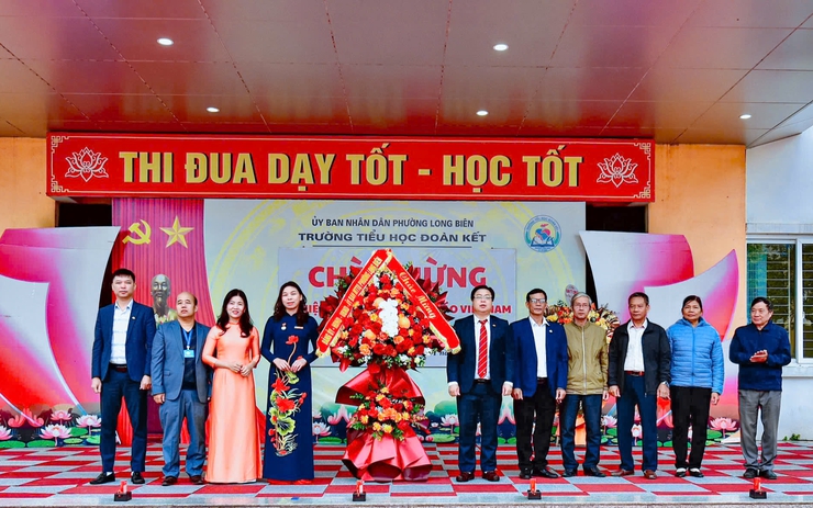 Lãnh đạo Đảng ủy - HĐND - UBND - UBMTTQ Việt Nam phường Long Biên thăm, chúc mừng các nhà trường nhân kỷ niệm Ngày Nhà giáo Việt Nam 20/11- Ảnh 5.