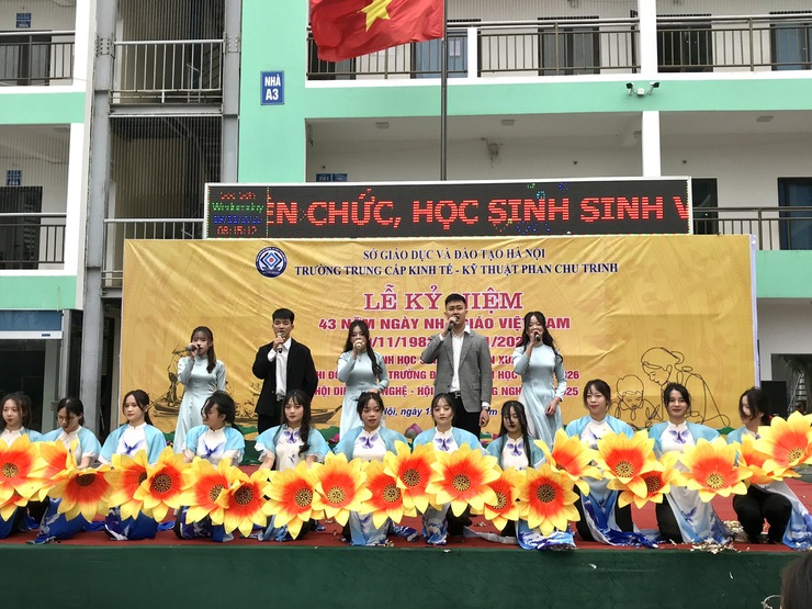 Trường Trung cấp Kinh tế- Kỹ thuật Phan Chu Trinh kỷ niệm ngày nhà giáo Việt Nam 20-11- Ảnh 20.