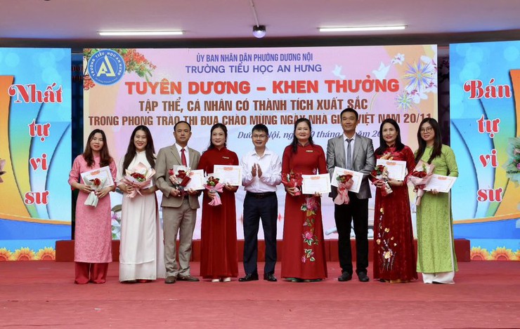 Bí thư Đảng uỷ, Chủ tịch HĐND phường Dương Nội Cấn Thị Việt Hà dự chúc mừng Ngày Nhà giáo Việt Nam tại trường Tiểu học An Hưng- Ảnh 3.