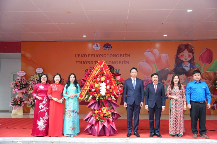 Lãnh đạo Đảng ủy - HĐND - UBND - UBMTTQ Việt Nam phường Long Biên thăm, chúc mừng các nhà trường nhân kỷ niệm Ngày Nhà giáo Việt Nam 20/11- Ảnh 7.