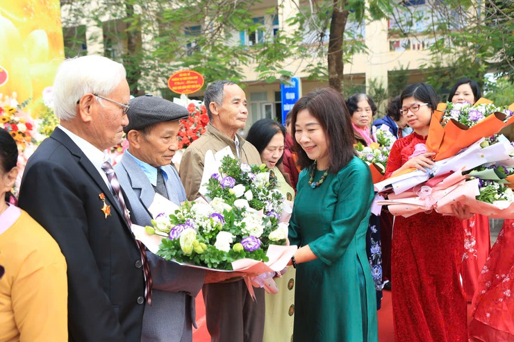 Lãnh đạo xã Đoài Phương dự lễ kỷ niệm 20/11 tại các trường Tiều học, THCS trên địa bàn- Ảnh 13.