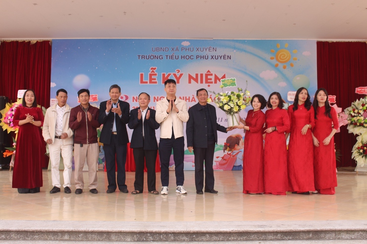 Trường Tiểu học Phú Xuyên tổ chức Lễ kỷ niệm 43 năm Ngày Nhà giáo Việt Nam 20/11.- Ảnh 2.