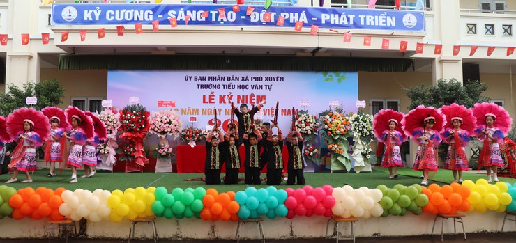 TRƯỜNG TIỂU HỌC VĂN TỰ LONG TRỌNG TỔ CHỨC KỶ NIỆM 43 NĂM NGÀY NHÀ GIÁO VIỆT NAM 20/11- Ảnh 4.