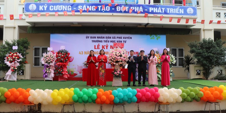TRƯỜNG TIỂU HỌC VĂN TỰ LONG TRỌNG TỔ CHỨC KỶ NIỆM 43 NĂM NGÀY NHÀ GIÁO VIỆT NAM 20/11- Ảnh 1.
