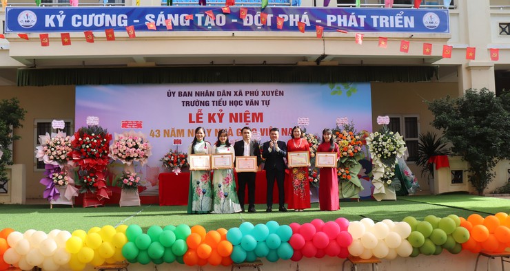 TRƯỜNG TIỂU HỌC VĂN TỰ LONG TRỌNG TỔ CHỨC KỶ NIỆM 43 NĂM NGÀY NHÀ GIÁO VIỆT NAM 20/11- Ảnh 6.