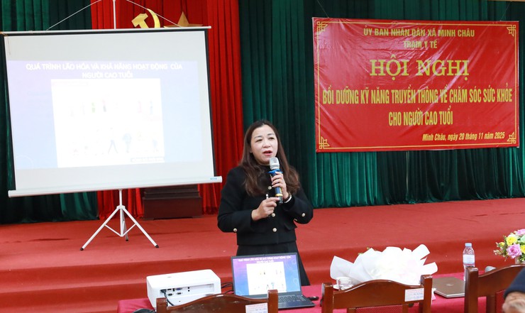 Gần 200 người cao tuổi xã Minh Châu được truyền thông, bồi dưỡng kỹ năng chăm sóc sức khoẻ- Ảnh 3.
