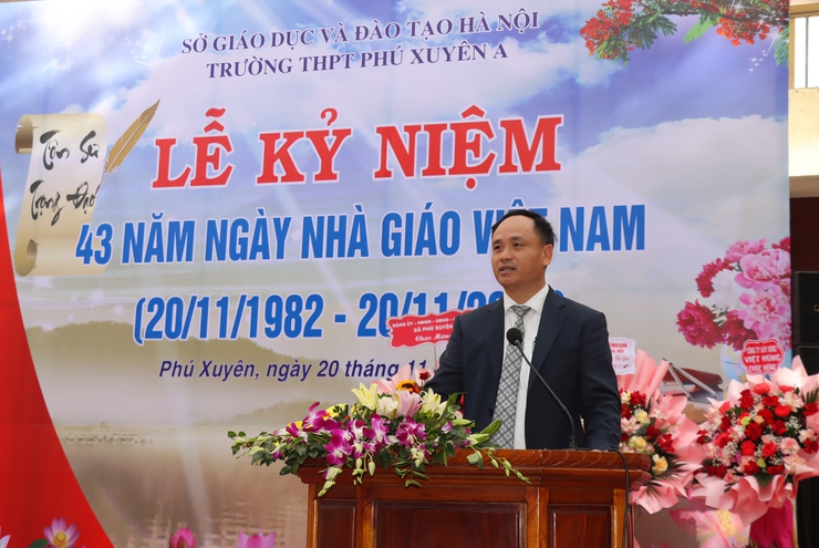 Đồng chí Phó Bí thư Thường trực Đảng uỷ xã chúc mừng Ngày Nhà giáo Việt Nam 20/11 tại trường THCS Minh Cường và THPT Phú Xuyên A- Ảnh 13.