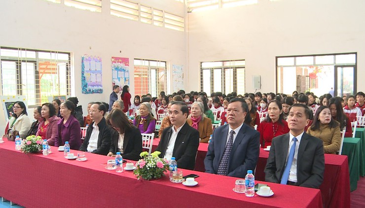 Bí thư Đảng ủy xã Tô Văn Sáng dự Lễ kỷ niệm 43 năm Ngày Nhà giáo Việt Nam (20/11/1982 – 20/11/2025); Gặp mặt tri ân các thế hệ thầy, cô giáo tại trường THCS Võng Xuyên- Ảnh 12.