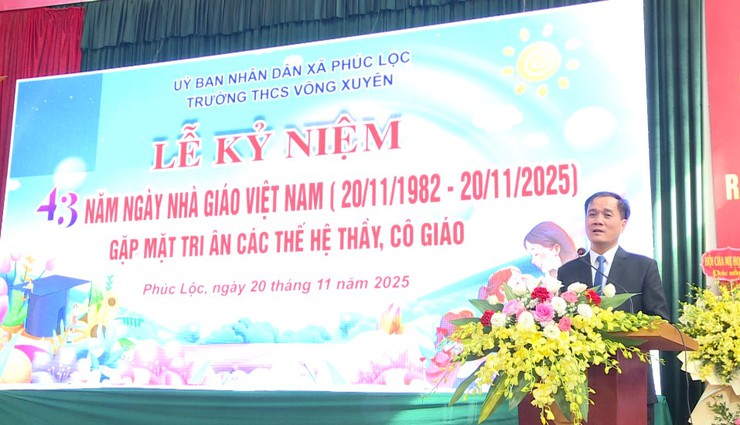 Bí thư Đảng ủy xã Tô Văn Sáng dự Lễ kỷ niệm 43 năm Ngày Nhà giáo Việt Nam (20/11/1982 – 20/11/2025); Gặp mặt tri ân các thế hệ thầy, cô giáo tại trường THCS Võng Xuyên- Ảnh 5.