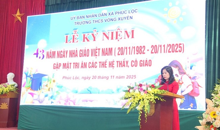 Bí thư Đảng ủy xã Tô Văn Sáng dự Lễ kỷ niệm 43 năm Ngày Nhà giáo Việt Nam (20/11/1982 – 20/11/2025); Gặp mặt tri ân các thế hệ thầy, cô giáo tại trường THCS Võng Xuyên- Ảnh 8.