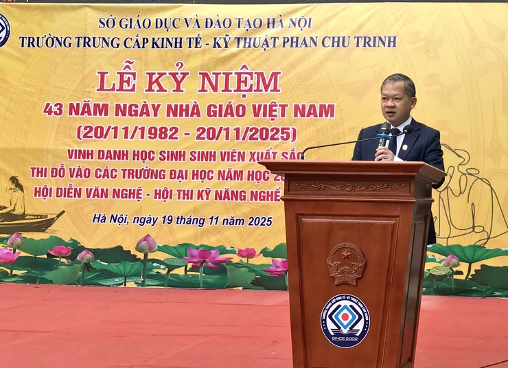 Trường Trung cấp Kinh tế- Kỹ thuật Phan Chu Trinh kỷ niệm ngày nhà giáo Việt Nam 20-11- Ảnh 2.