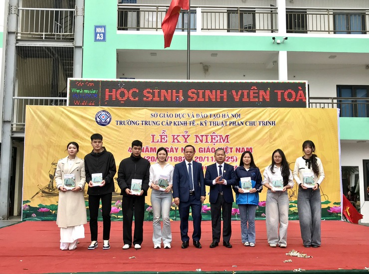 Trường Trung cấp Kinh tế- Kỹ thuật Phan Chu Trinh kỷ niệm ngày nhà giáo Việt Nam 20-11- Ảnh 4.