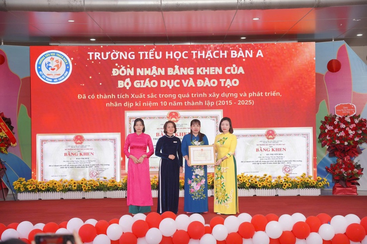 Trường Tiểu học Thạch Bàn A long trọng tổ chức Lễ kỷ niệm 43 năm Ngày Nhà giáo Việt Nam (20/11/1982 - 20/11/2025) và đón nhận Bằng khen của Bộ Giáo dục & Đào tạo- Ảnh 3.