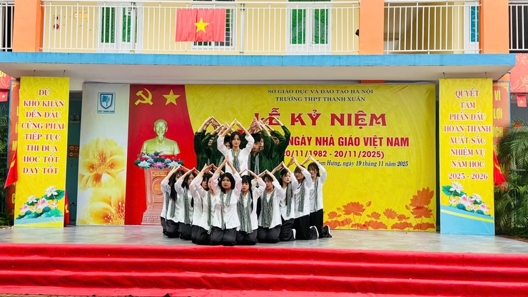 Trường THPT Thanh Xuân long trọng kỷ niệm Ngày Nhà giáo Việt Nam 20/11- Ảnh 1.