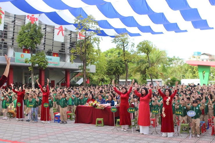 Trường Tiểu học Long Biên long trọng kỷ niệm 43 năm Ngày Nhà giáo Việt Nam- Ảnh 16.