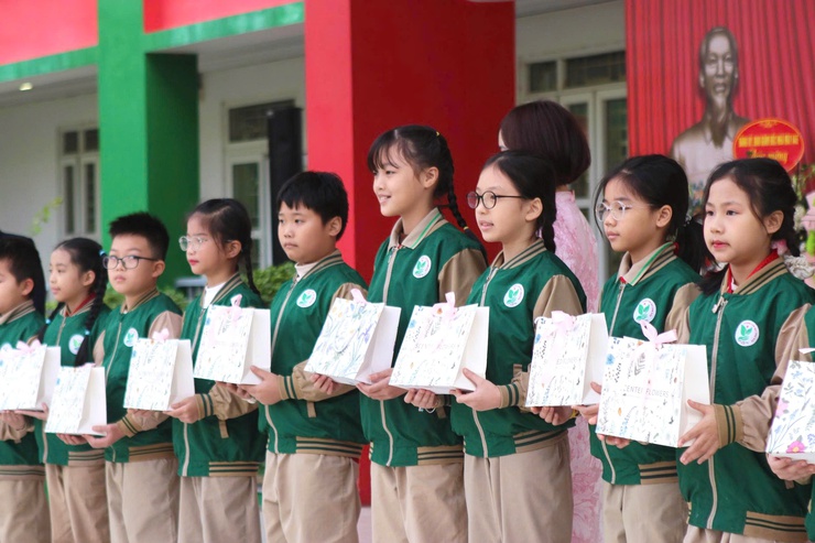 Trường Tiểu học Long Biên long trọng kỷ niệm 43 năm Ngày Nhà giáo Việt Nam- Ảnh 13.