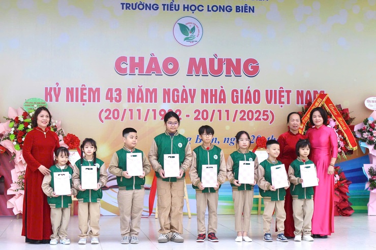 Trường Tiểu học Long Biên long trọng kỷ niệm 43 năm Ngày Nhà giáo Việt Nam- Ảnh 15.