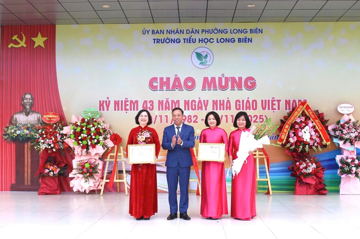 Trường Tiểu học Long Biên long trọng kỷ niệm 43 năm Ngày Nhà giáo Việt Nam- Ảnh 7.