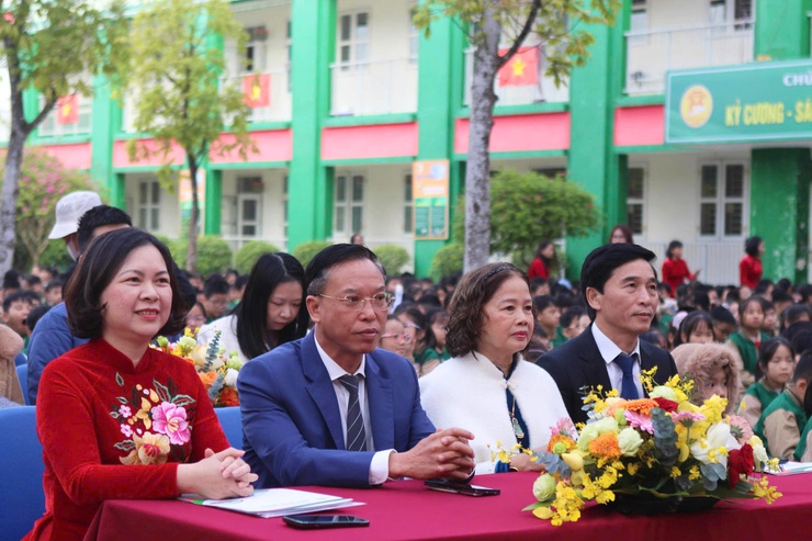 Trường Tiểu học Long Biên long trọng kỷ niệm 43 năm Ngày Nhà giáo Việt Nam- Ảnh 1.